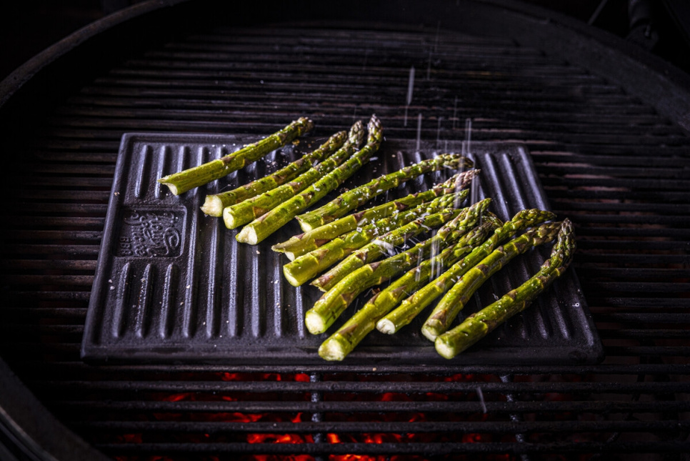 Geëmailleerde gietijzeren omkeerbare bakplaat/grill, 41 x 29 cm - Holy Smoke BBQ Geëmailleerde gietijzeren omkeerbare bakplaat/grill, 41 x 29 cm - Holy Smoke BBQ