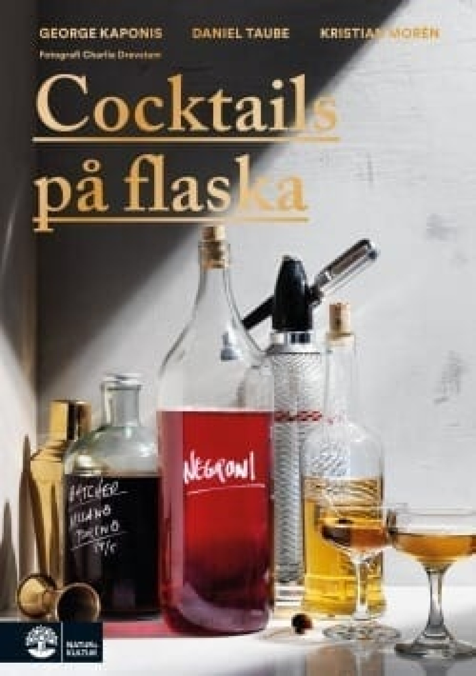 Cocktails op fles door George Kaponis, Daniel Taube, Kristian Morén in de groep Koken / Kookboeken / Drankjes & cocktails bij The Kitchen Lab (1355-15909)