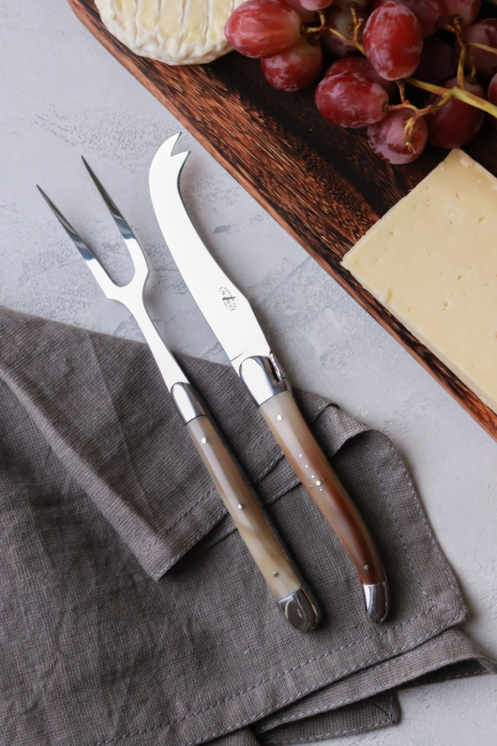 Kaasset, Helder hoornen handvat, gepolijst, Tradition - Forge de Laguiole