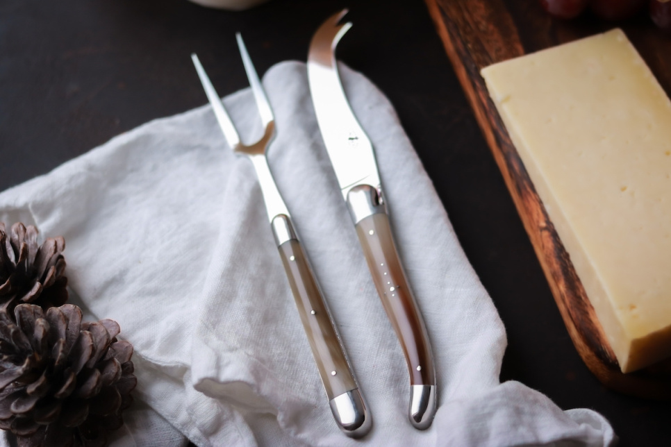 Kaasset, Helder hoornen handvat, gepolijst, Tradition - Forge de Laguiole