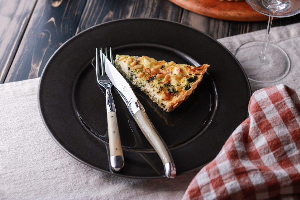 Zes messen, Licht hoornen handvat, gepolijst, Tradition - Forge de Laguiole