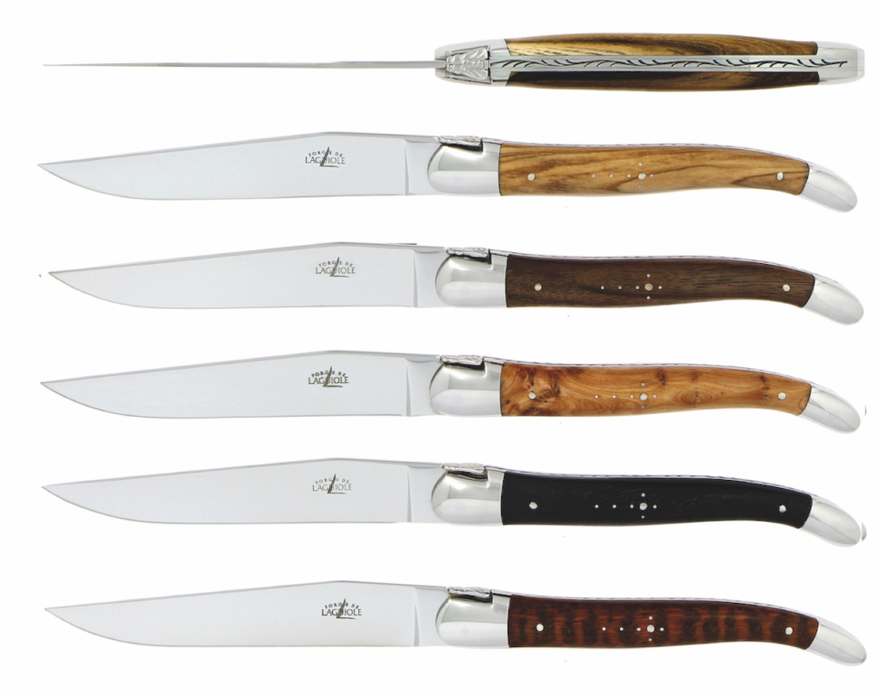 Zes messen, handvatten van verschillende soorten hardhout, gepolijst, Tradition - Forge de Laguiole in de groep Tafelschikking / Bestek / Messen bij The Kitchen Lab (1446-32915)