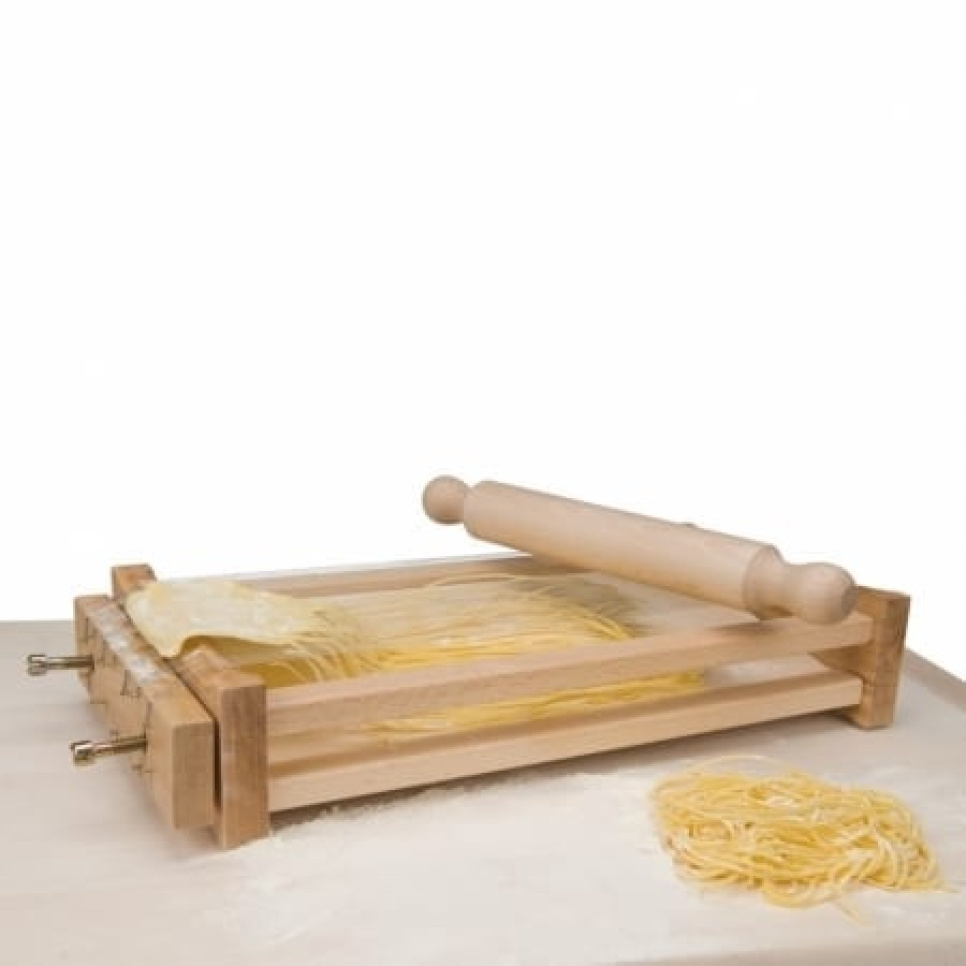 Chitarra pastamachine met deegroller 32 cm - Eppicotispai in de groep Keukenapparatuur / Overige keukenapparatuur / Pastamachines bij The Kitchen Lab (1524-14848)