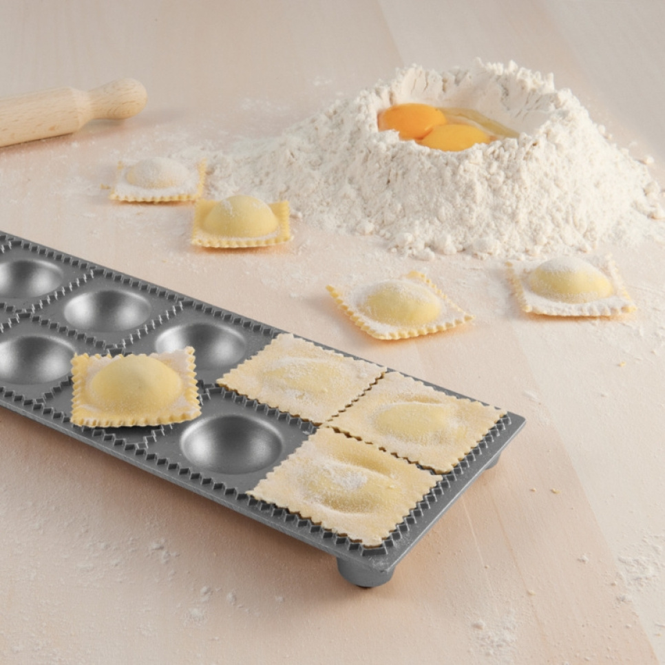 Ravioli vorm met deegroller, 12 stuks - Eppicotispai Ravioli vorm met deegroller, 12 stuks - Eppicotispai