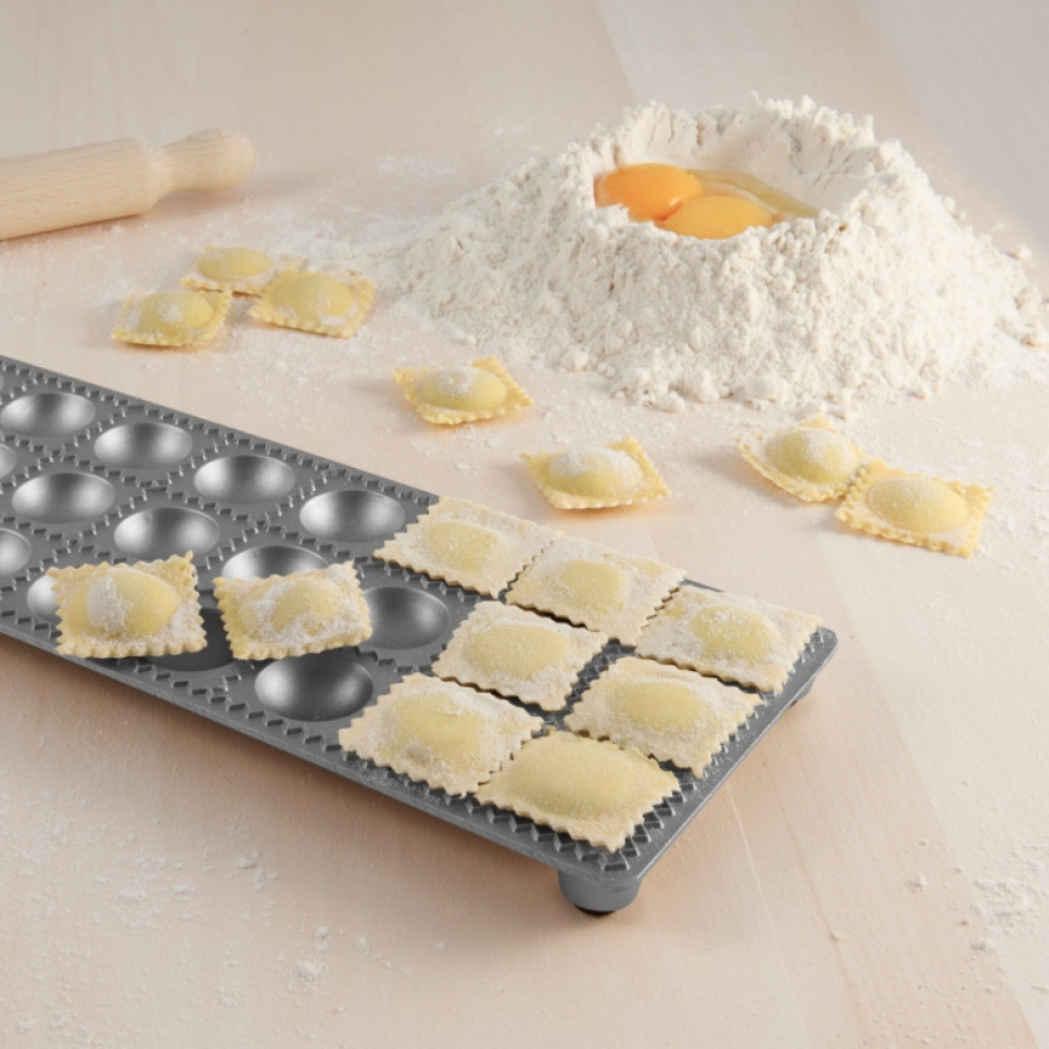 Ravioli vorm met deegroller, 24 stuks - Eppicotispai Ravioli vorm met deegroller, 24 stuks - Eppicotispai