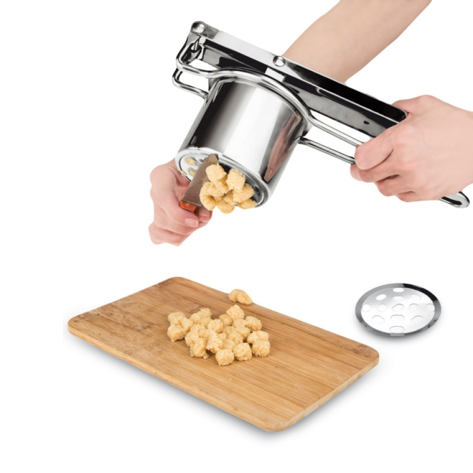 Aardappelpers met vier inzetstukken - iGenietti Aardappelpers met vier inzetstukken - iGenietti