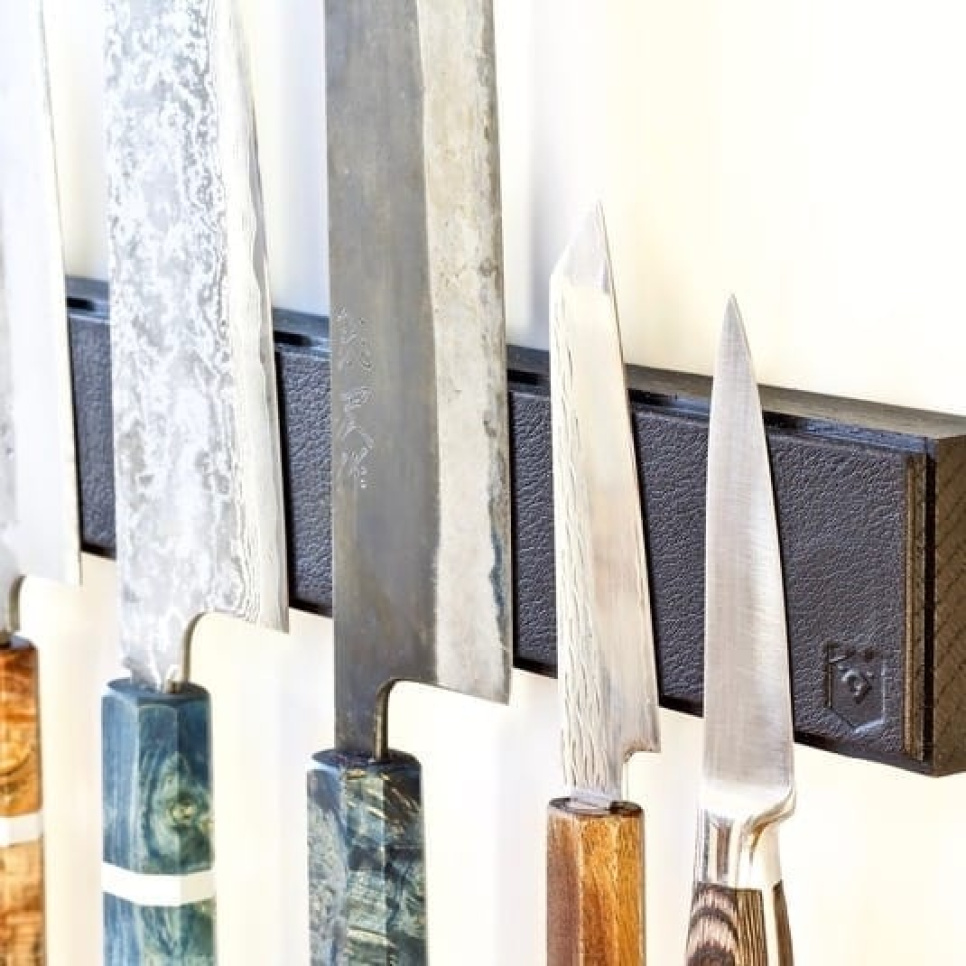 Mesrand in zwart leer, zwart eiken - Piotr The Bear Mesrand in zwart leer, zwart eiken - Piotr The Bear