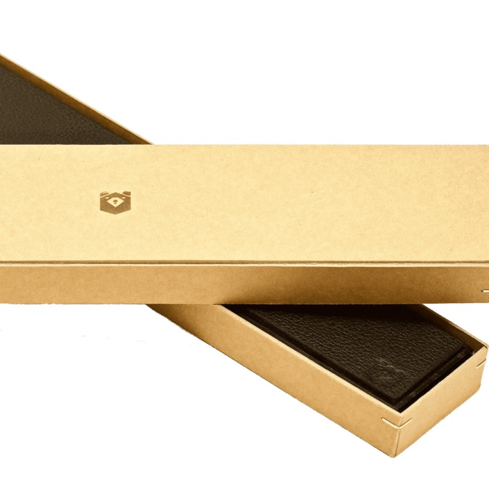 Mesrand in zwart leer, zwart eiken - Piotr The Bear Mesrand in zwart leer, zwart eiken - Piotr The Bear