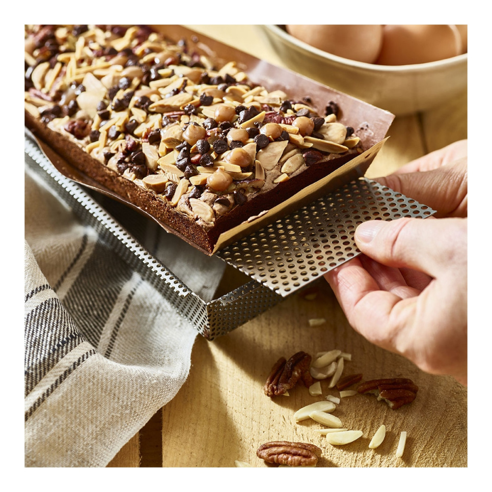 Geperforeerde langwerpige bakvorm, 35 x 10,5 cm - de Buyer