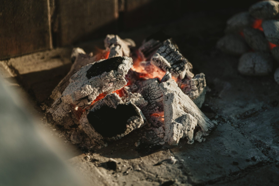 Barbecue houtskool, Chunx XL - Houtskool van hardhout, 15,88 kg - Jealous Devil Barbecue houtskool, Chunx XL - Houtskool van hardhout, 15,88 kg - Jealous Devil