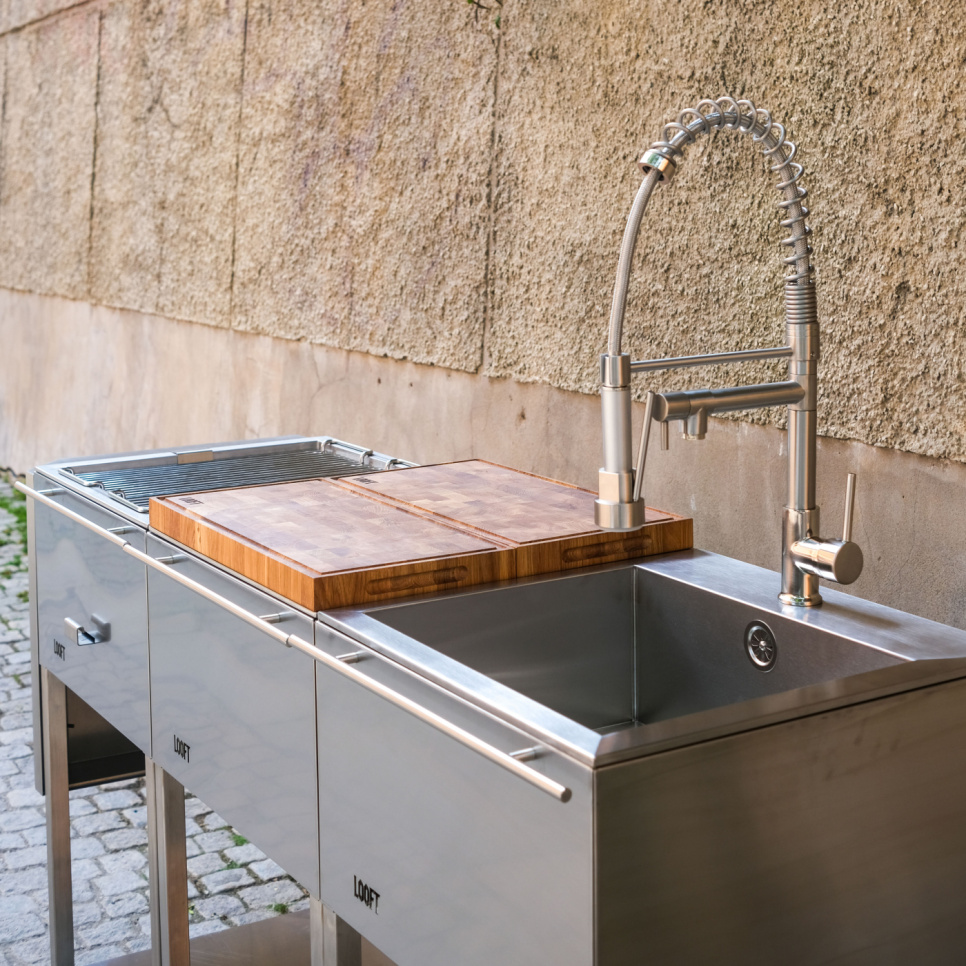 Buitenkeuken, compleet met houtskoolgrill, werkbank en spoelbak – Looft