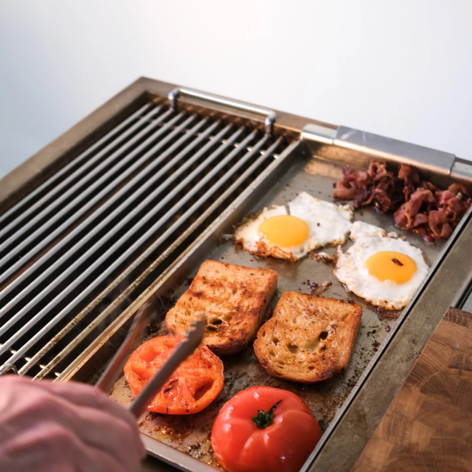 Buitenkeuken, compleet met houtskoolgrill, werkbank en spoelbak – Looft