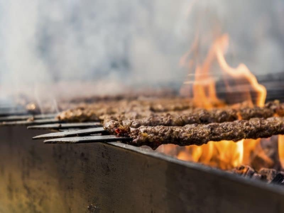 Platte grillspiezen voor kebab/adana, 60x1,5 cm in de groep Barbecues, Fornuizen & Ovens / Barbecue accessoires / Barbecuespies bij The Kitchen Lab (2128-35533)