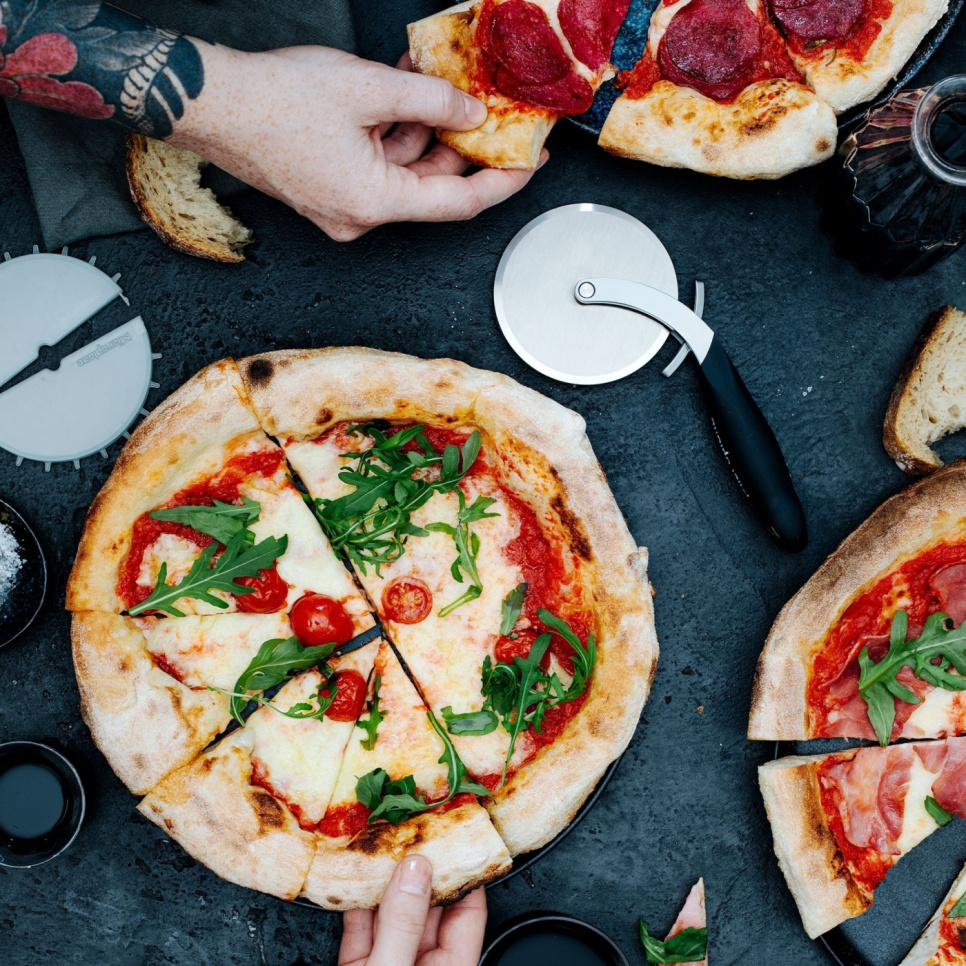 Pizzawiel, Professional Pizza Wheel - Microplane Pizzawiel, Professional Pizza Wheel - Microplane