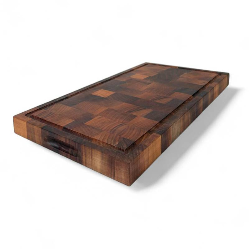 Eindplank in notenhout met handgreep en goot, 450x250x40mm - AT-Line in de groep Koken / Keukengerei / Snijplanken bij The Kitchen Lab (2212-30858)