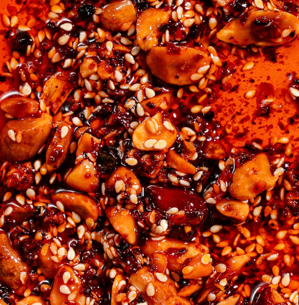 Pinda Rãyu, Krokante chili-olie met pinda\'s & sesam, 240 g - White Mausu